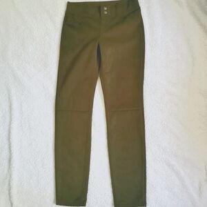 Hue Faux Suede Leggings in Olive Green - Sz S